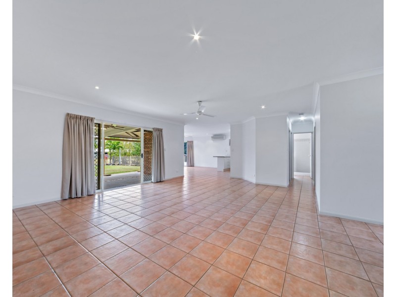 26 Valley Drive, Cannonvale QLD 4802