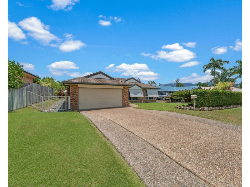26 Valley Drive, Cannonvale QLD 4802