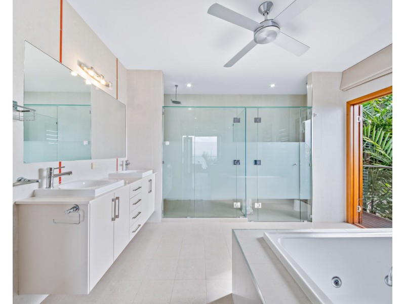 9 Jessies Way, Cannonvale QLD 4802