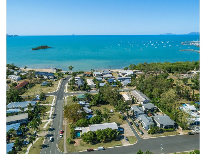 13 Beach Road, Cannonvale QLD 4802