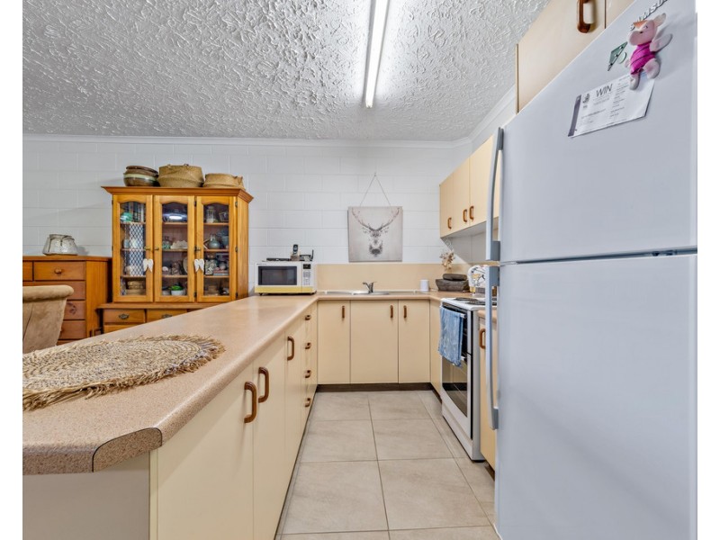 2/2 Robert Street, Proserpine QLD 4800