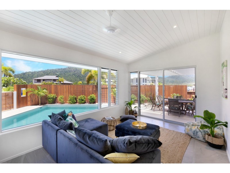 20 The Cove Rd, Airlie Beach QLD 4802