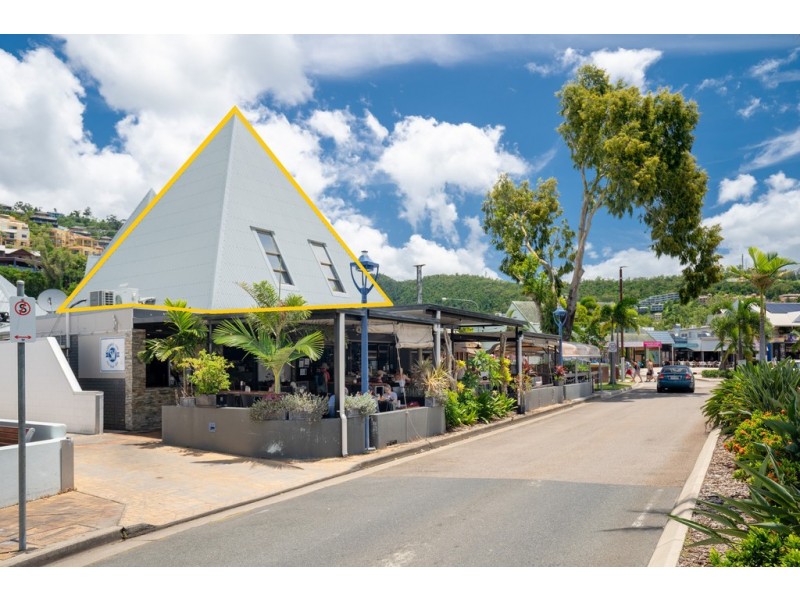 10/2 Airlie Esplanade, Airlie Beach QLD 4802