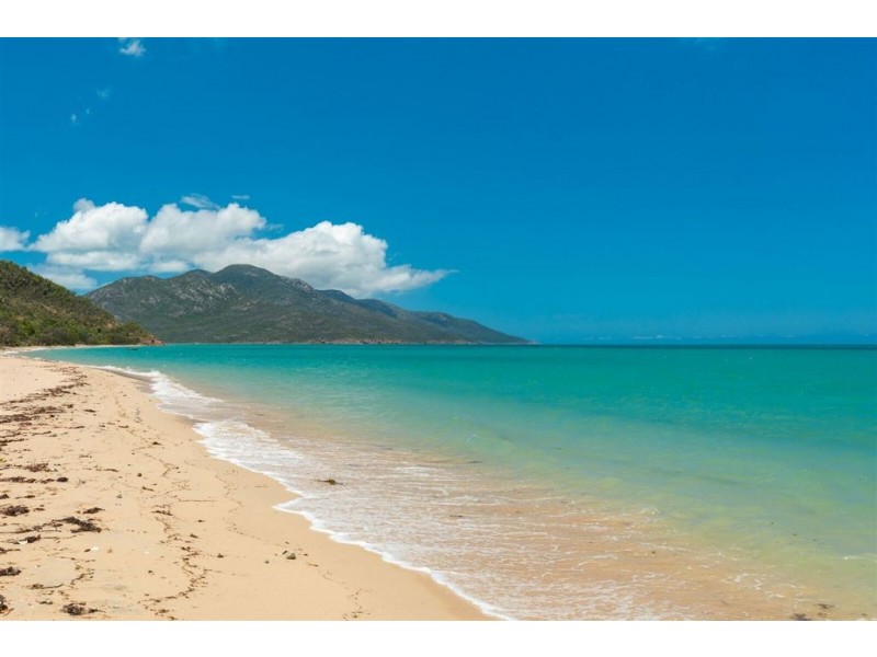 45 Gloucester Avenue, Hideaway Bay QLD 4800