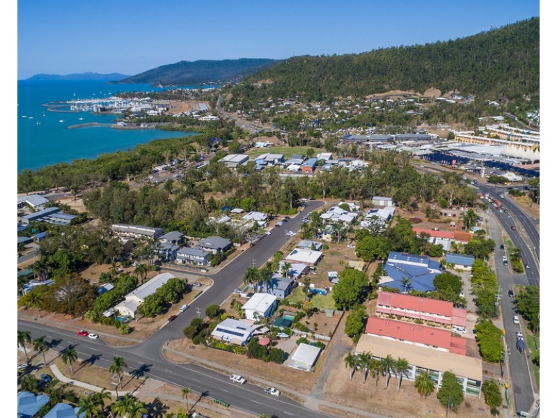 7-11 Beach Road, Cannonvale QLD 4802