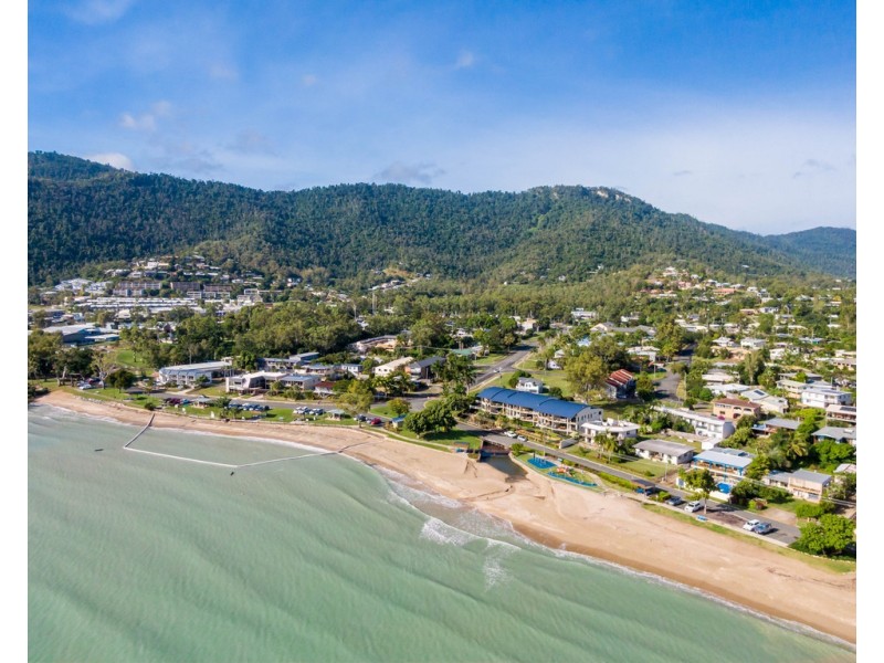 7-11 Beach Road, Cannonvale QLD 4802