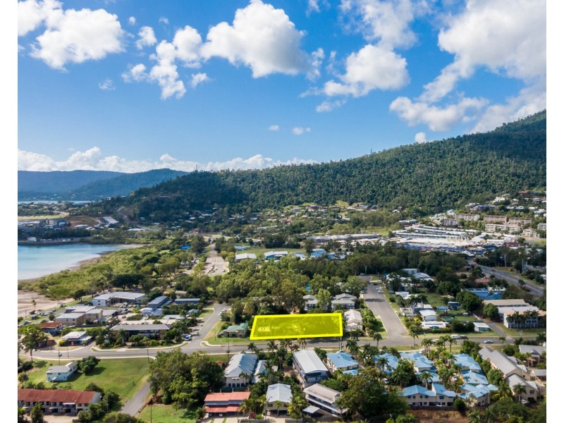 7-11 Beach Road, Cannonvale QLD 4802