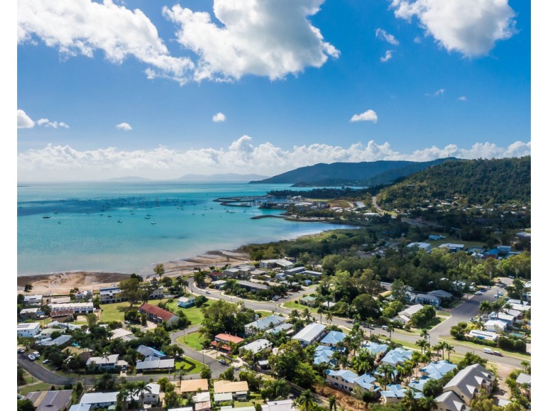 7-11 Beach Road, Cannonvale QLD 4802