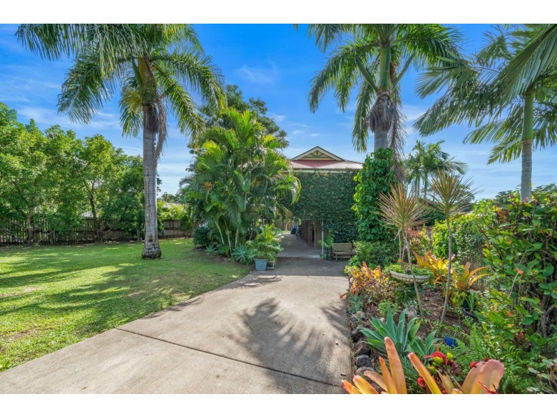 20 Border Drive, Cannonvale QLD 4802