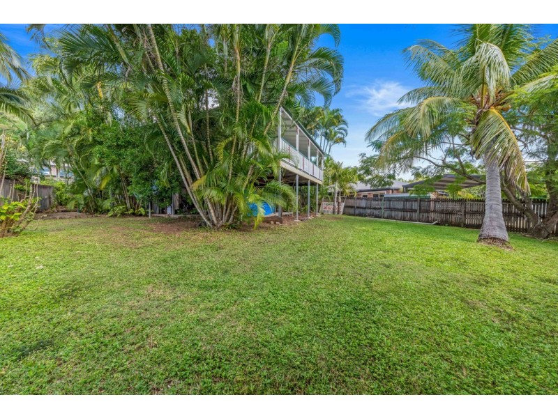 20 Border Drive, Cannonvale QLD 4802
