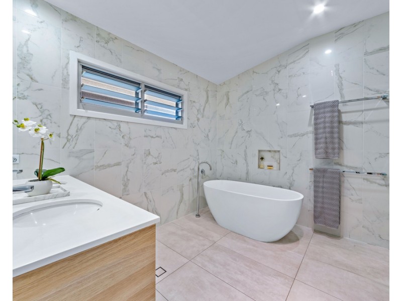 16 The Cove, Airlie Beach QLD 4802