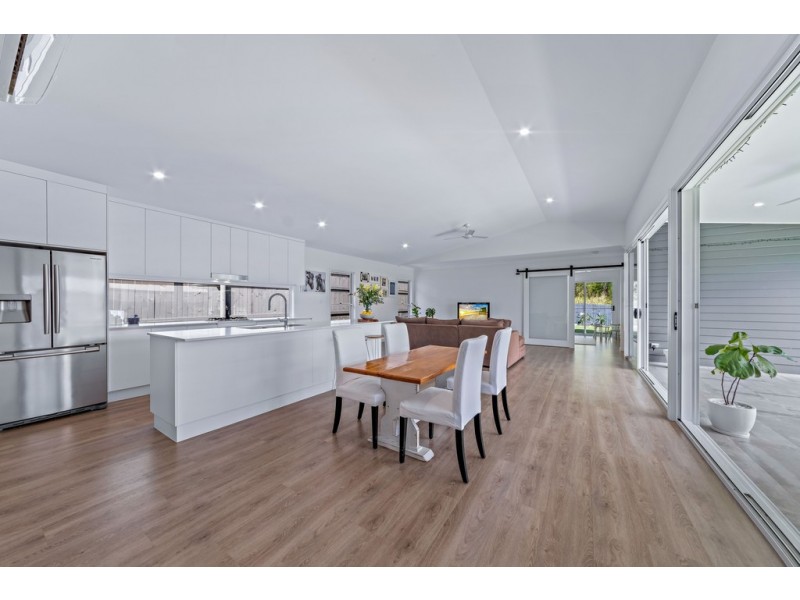 20 Pearl Street, Cannonvale QLD 4802