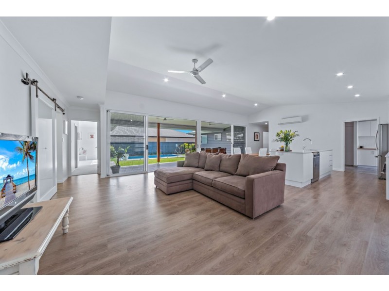 20 Pearl Street, Cannonvale QLD 4802