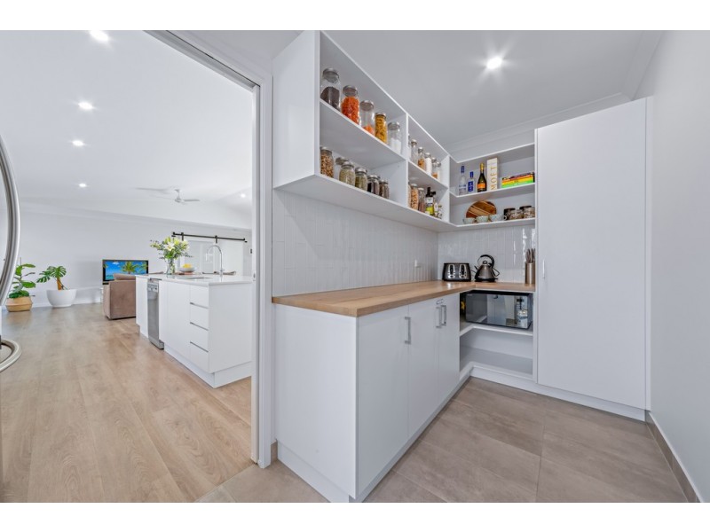 20 Pearl Street, Cannonvale QLD 4802