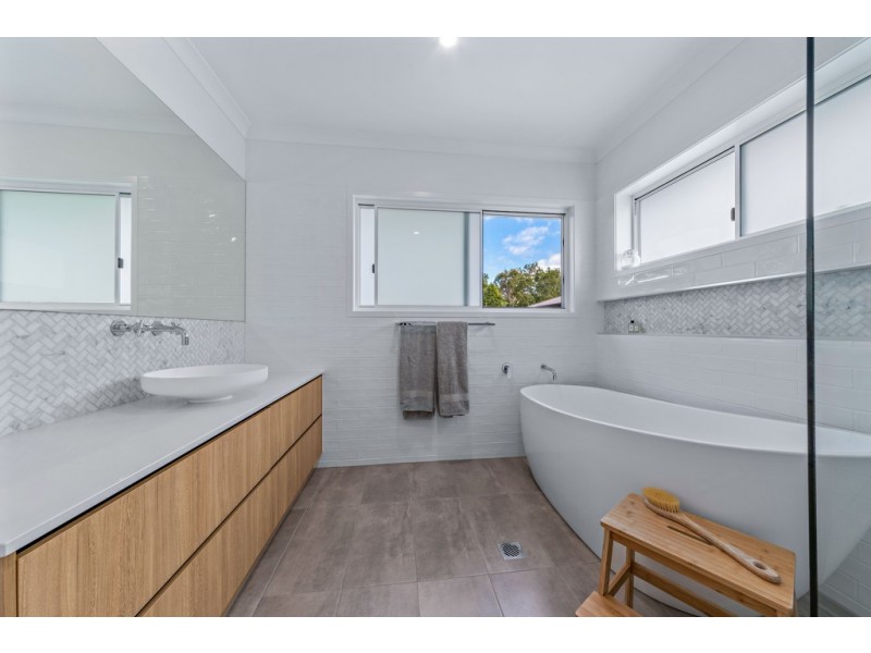 20 Pearl Street, Cannonvale QLD 4802