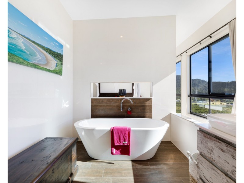 122B Mandalay Road, Airlie Beach QLD 4802