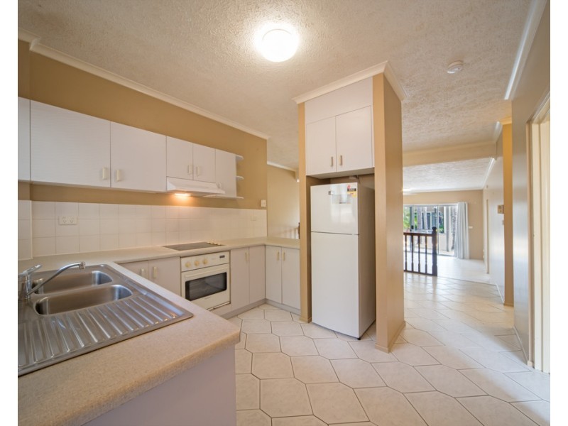 1A/10 Island Drive, Cannonvale QLD 4802