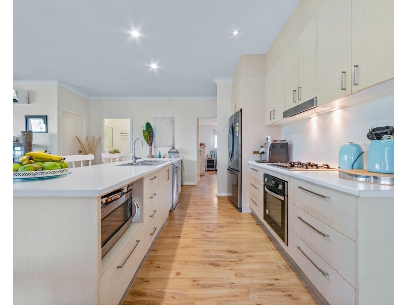 25 Rattray Avenue, Hideaway Bay QLD 4800