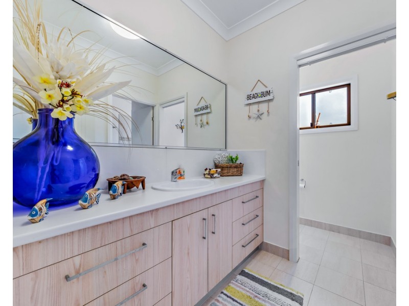 25 Rattray Avenue, Hideaway Bay QLD 4800