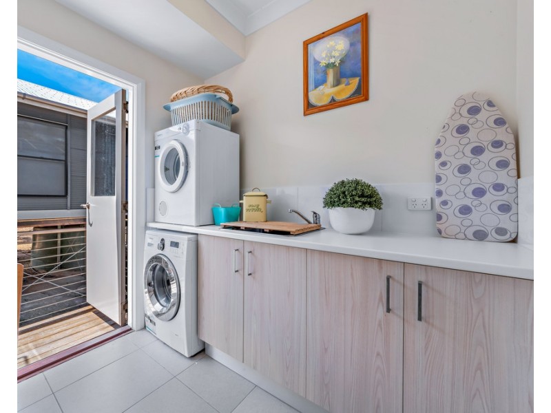 25 Rattray Avenue, Hideaway Bay QLD 4800