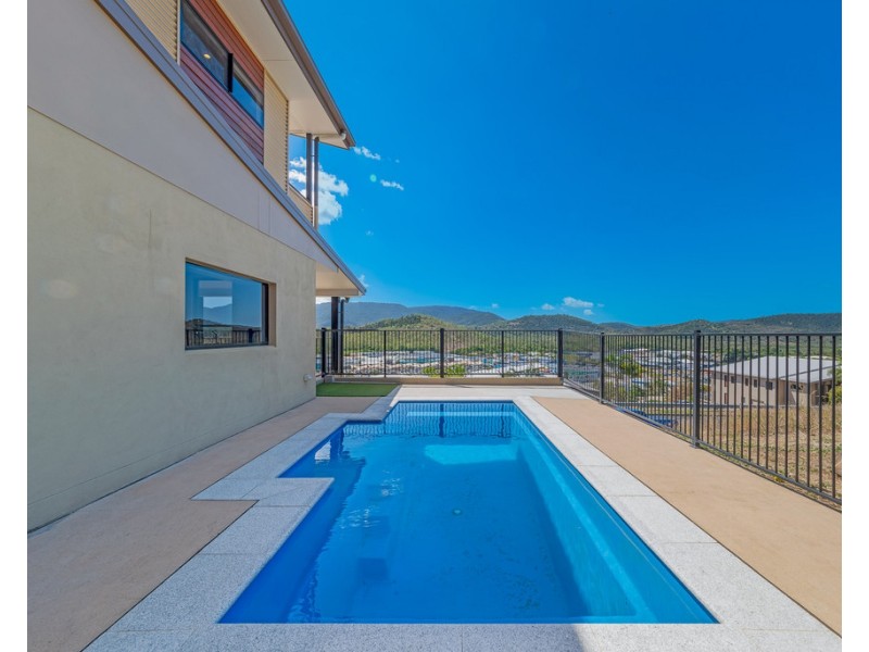 11 Whitehaven Crescent, Cannonvale QLD 4802