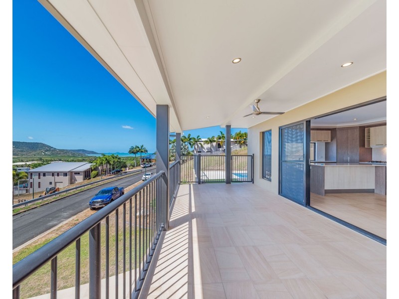 11 Whitehaven Crescent, Cannonvale QLD 4802