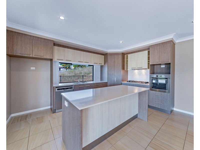 11 Whitehaven Crescent, Cannonvale QLD 4802