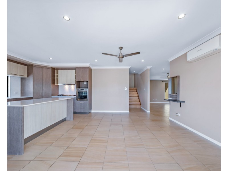 11 Whitehaven Crescent, Cannonvale QLD 4802