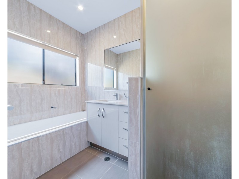 11 Whitehaven Crescent, Cannonvale QLD 4802