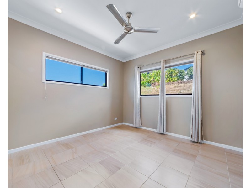 11 Whitehaven Crescent, Cannonvale QLD 4802