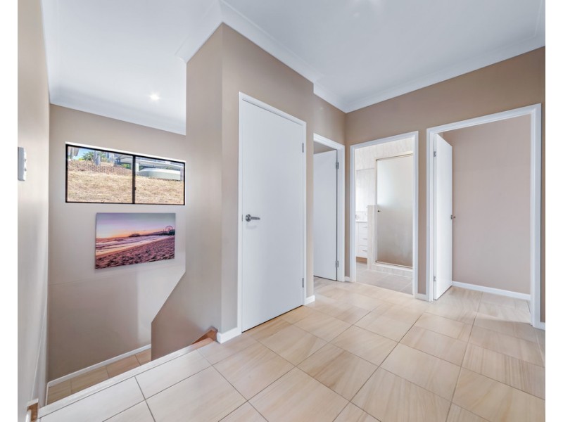 11 Whitehaven Crescent, Cannonvale QLD 4802