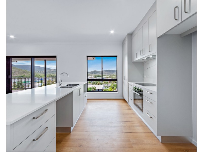 1/13 South Molle Blvd, Cannonvale QLD 4802
