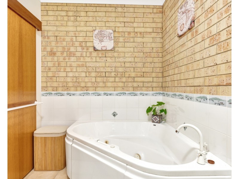 106 Hideaway Bay Drive, Hideaway Bay QLD 4800