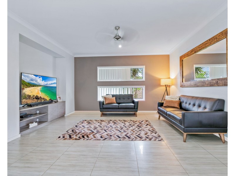 1 Helm Place, Cannonvale QLD 4802