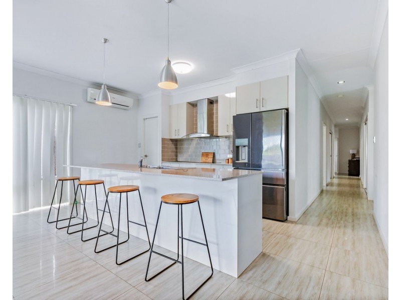 1 Helm Place, Cannonvale QLD 4802