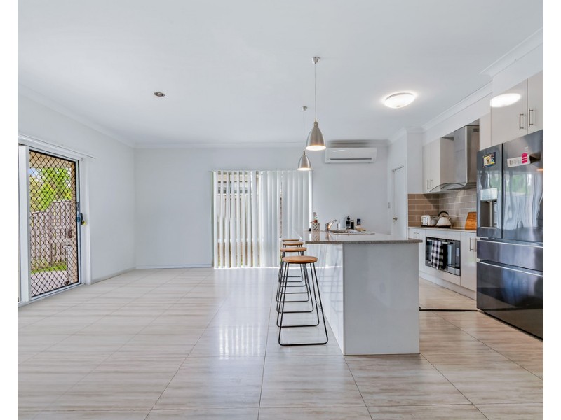 1 Helm Place, Cannonvale QLD 4802