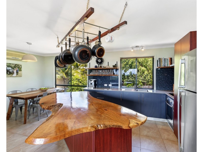6 Roseric Crescent, Hideaway Bay QLD 4800