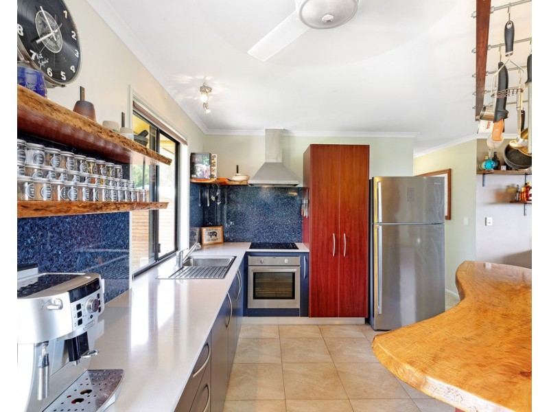 6 Roseric Crescent, Hideaway Bay QLD 4800