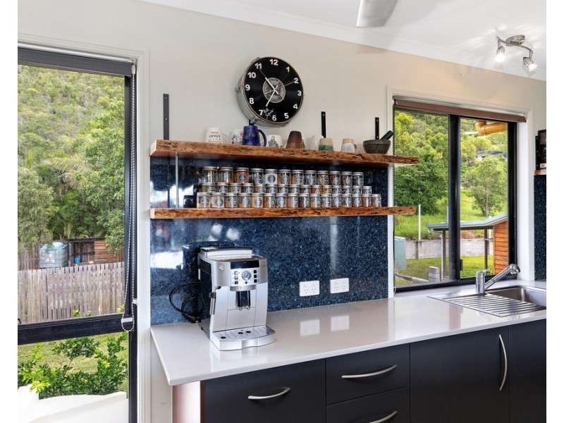 6 Roseric Crescent, Hideaway Bay QLD 4800