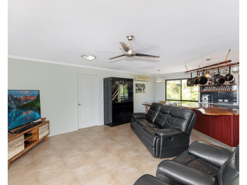 6 Roseric Crescent, Hideaway Bay QLD 4800