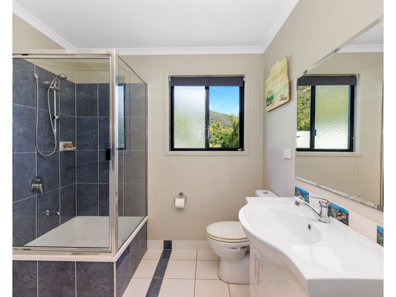 6 Roseric Crescent, Hideaway Bay QLD 4800