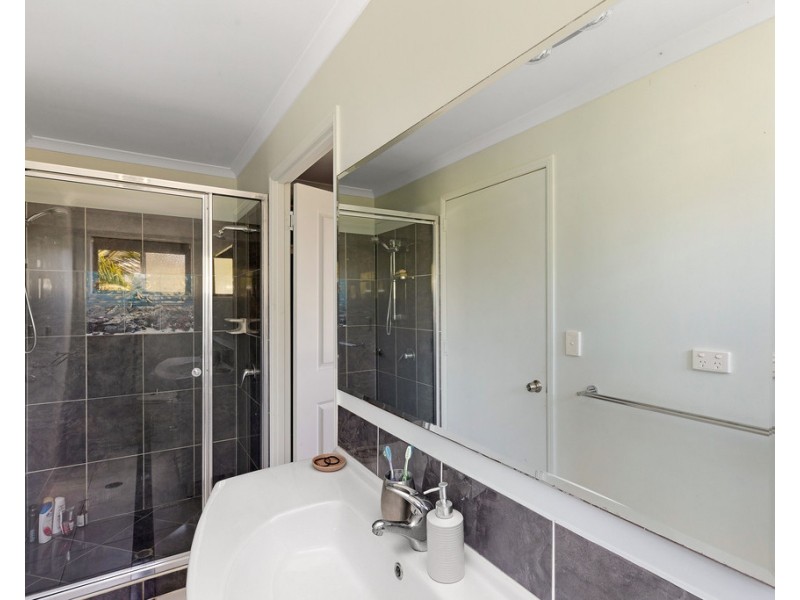 6 Roseric Crescent, Hideaway Bay QLD 4800