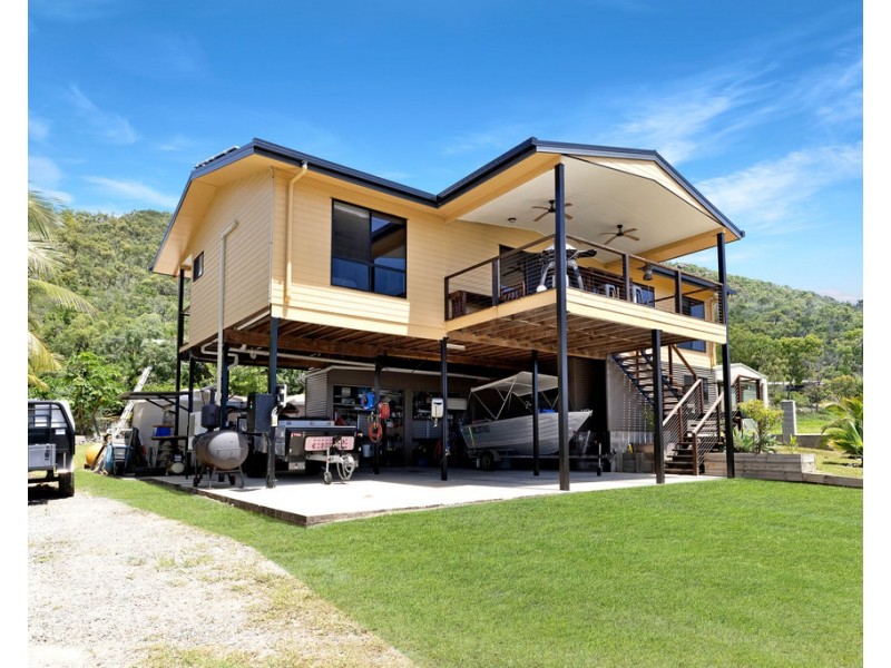 6 Roseric Crescent, Hideaway Bay QLD 4800