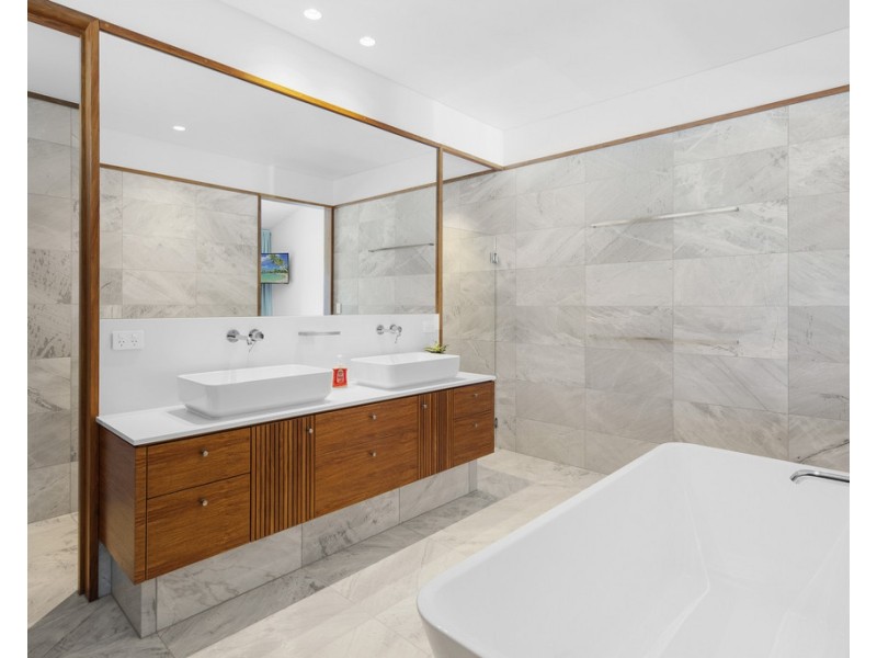 14 The Cove Road, Airlie Beach QLD 4802