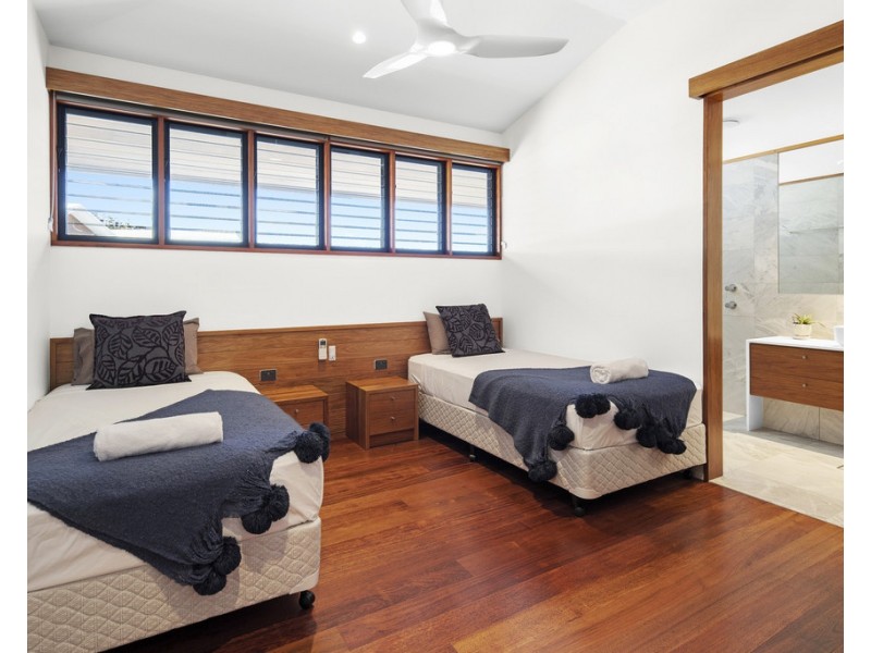 14 The Cove Road, Airlie Beach QLD 4802