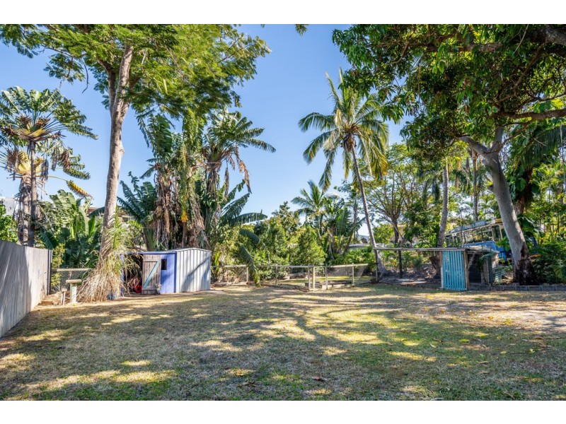 8 Iluka Street, Cannonvale QLD 4802