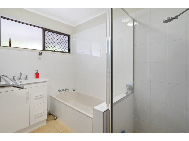 8 Iluka Street, Cannonvale QLD 4802