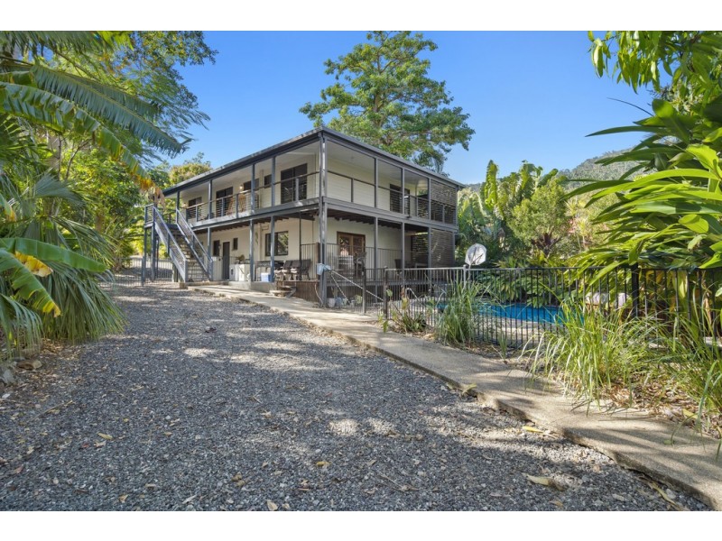 8 Iluka Street, Cannonvale QLD 4802