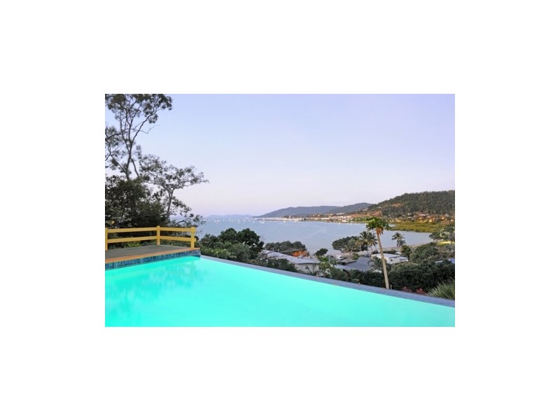 1 Stewart Drive, Cannonvale QLD 4802
