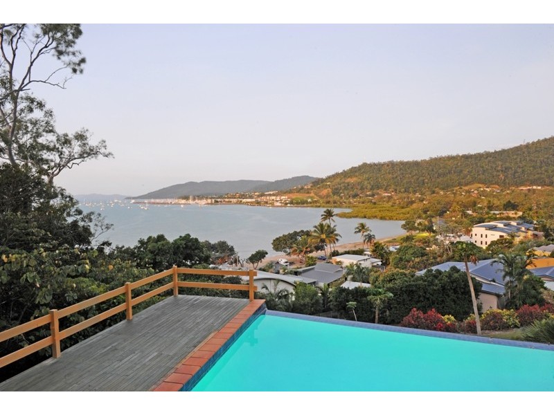 1 Stewart Drive, Cannonvale QLD 4802